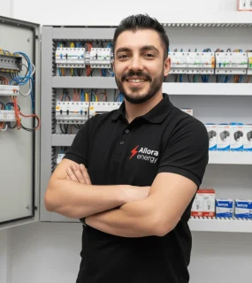 Yenimahalle Elektrik Bakım Onarım Uzmanı Pano ve Tesisat Kontrolü Yapıyor